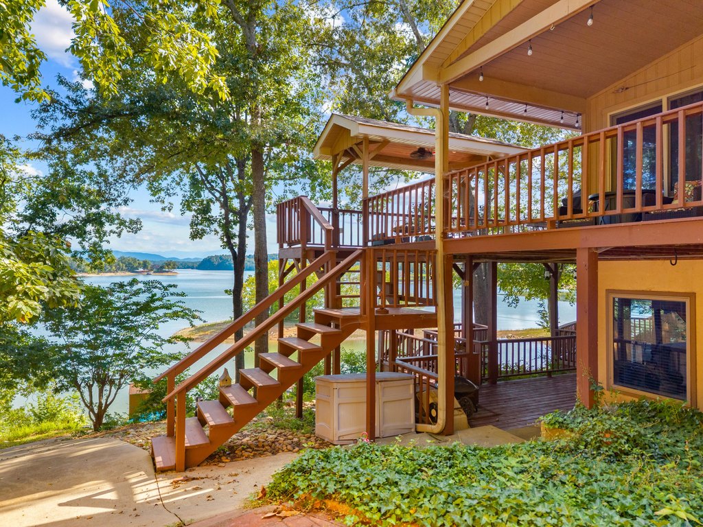 Dandridge, Tennessee, 37725, United States, 2 Bedrooms Bedrooms, ,3.5 BathroomsBathrooms,Residential,Forsale,1962193