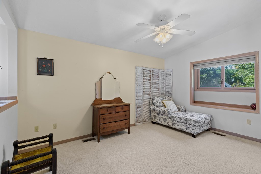 Dandridge, Tennessee, 37725, United States, 2 Bedrooms Bedrooms, ,3.5 BathroomsBathrooms,Residential,Forsale,1962193