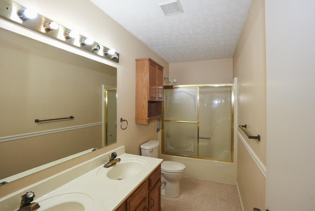 Dandridge, Tennessee, 37725, United States, 3 Bedrooms Bedrooms, ,2 BathroomsBathrooms,Residential,Forsale,1962199