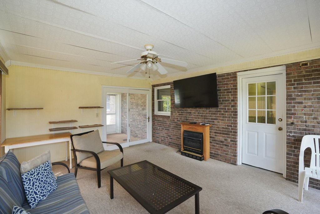 Dandridge, Tennessee, 37725, United States, 3 Bedrooms Bedrooms, ,2 BathroomsBathrooms,Residential,Forsale,1962199