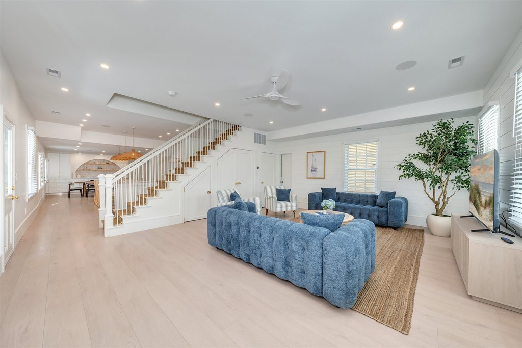 Cape May, New Jersey, 08204, United States, 7 Bedrooms Bedrooms, ,5 BathroomsBathrooms,Residential,Forsale,1967240