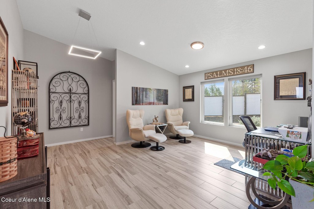 Coeur d'Alene, Idaho, 83814, United States, 3 Bedrooms Bedrooms, ,2 BathroomsBathrooms,Residential,Forsale,1946351