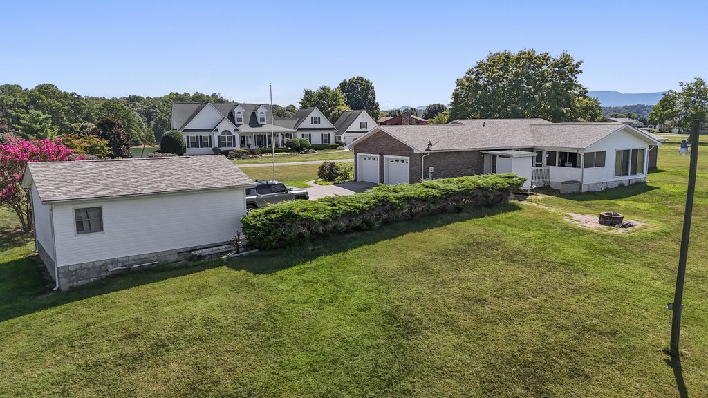 Dandridge, Tennessee, 37725, United States, 3 Bedrooms Bedrooms, ,2 BathroomsBathrooms,Residential,Forsale,1962199