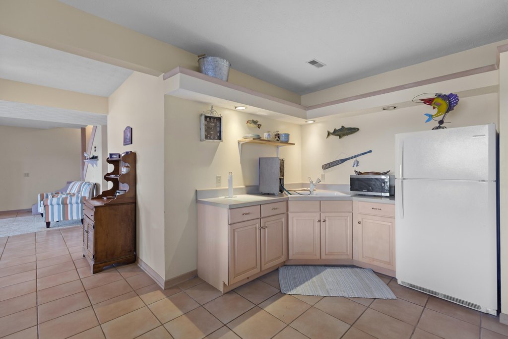 Dandridge, Tennessee, 37725, United States, 2 Bedrooms Bedrooms, ,3.5 BathroomsBathrooms,Residential,Forsale,1962193