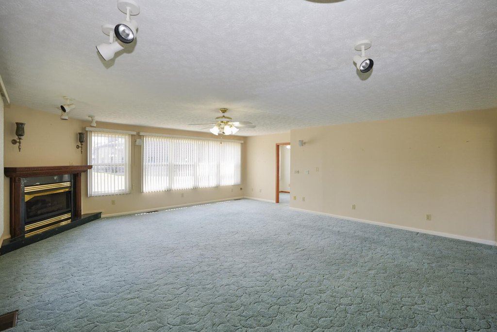 Dandridge, Tennessee, 37725, United States, 3 Bedrooms Bedrooms, ,2 BathroomsBathrooms,Residential,Forsale,1962199