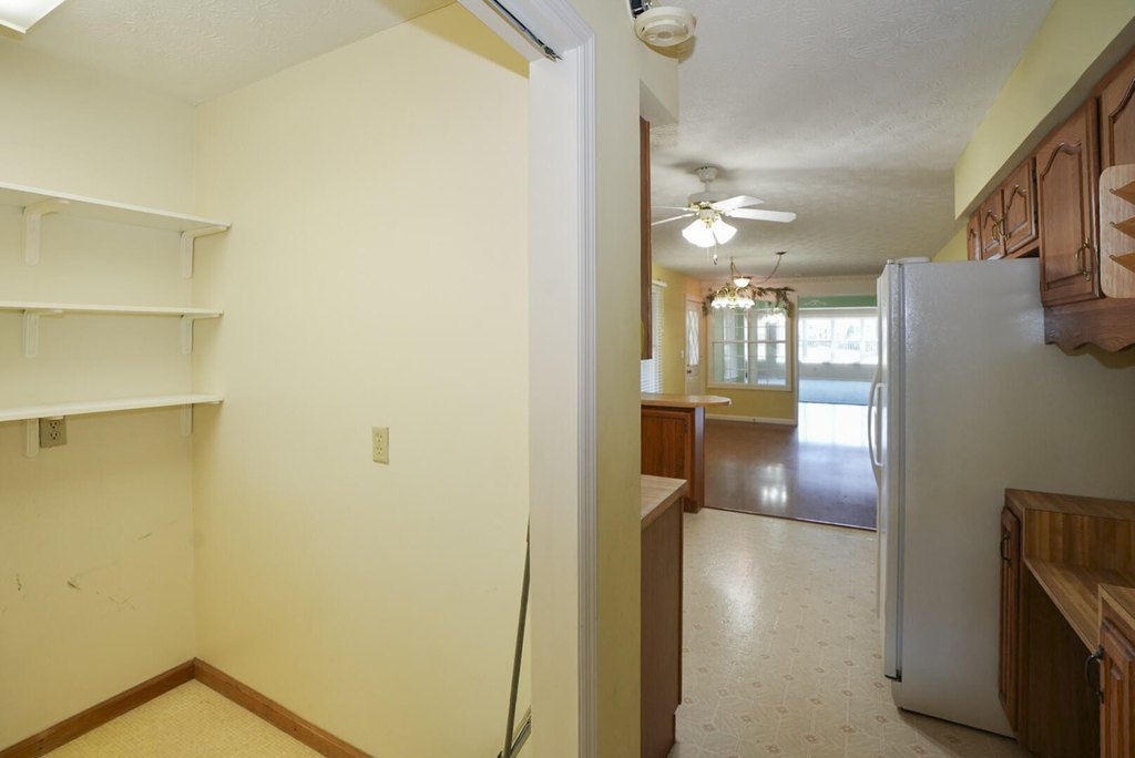 Dandridge, Tennessee, 37725, United States, 3 Bedrooms Bedrooms, ,2 BathroomsBathrooms,Residential,Forsale,1962199