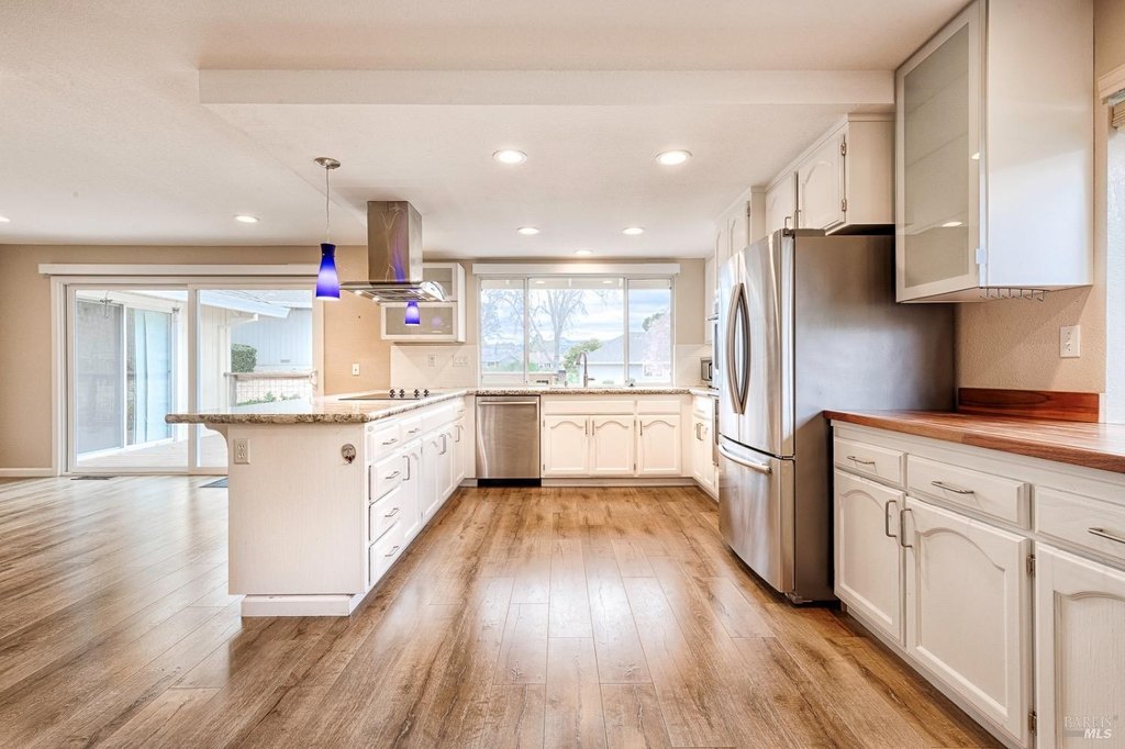 Santa Rosa, California, 95409, United States, 3 Bedrooms Bedrooms, ,2 BathroomsBathrooms,Residential,Forsale,1953130