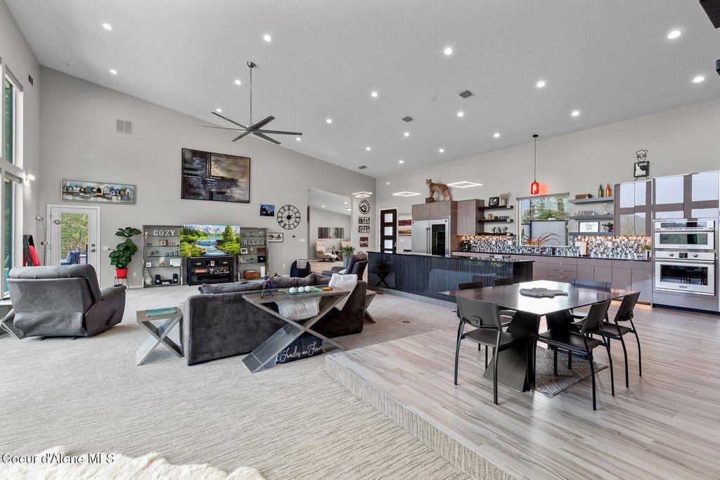 Coeur d'Alene, Idaho, 83814, United States, 3 Bedrooms Bedrooms, ,2 BathroomsBathrooms,Residential,Forsale,1946351