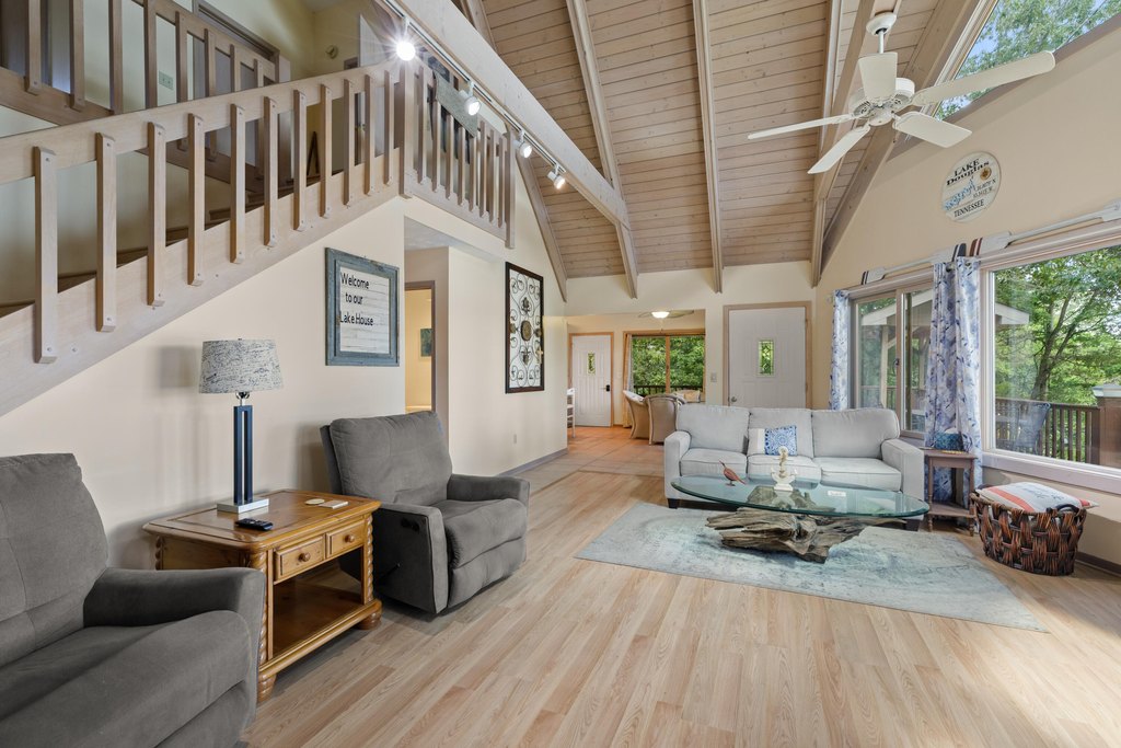 Dandridge, Tennessee, 37725, United States, 2 Bedrooms Bedrooms, ,3.5 BathroomsBathrooms,Residential,Forsale,1962193