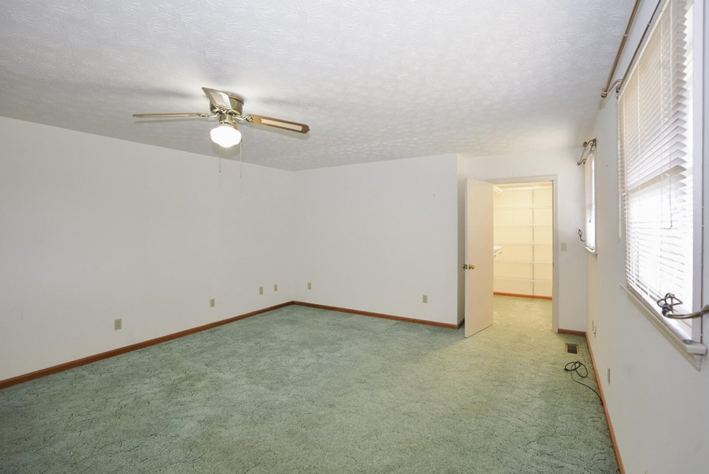 Dandridge, Tennessee, 37725, United States, 3 Bedrooms Bedrooms, ,2 BathroomsBathrooms,Residential,Forsale,1962199