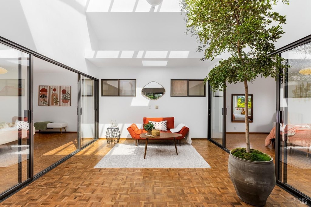 Sebastopol, California, 95472, United States, 4 Bedrooms Bedrooms, ,3 BathroomsBathrooms,Residential,Forsale,1985935