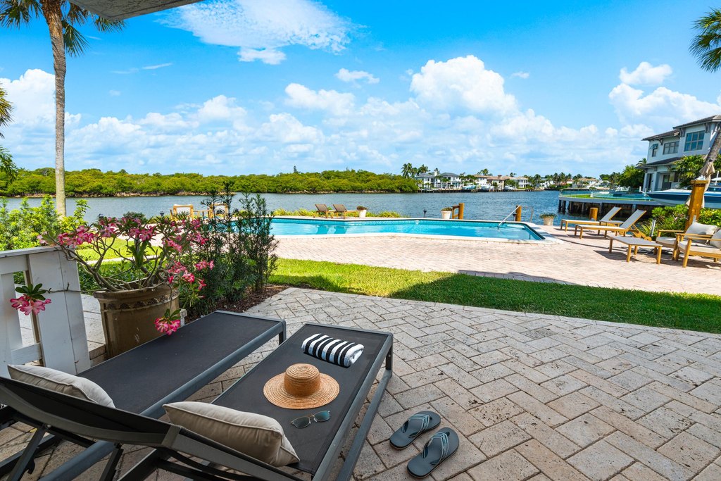 Highland Beach, Florida, 33487, United States, 2 Bedrooms Bedrooms, ,2.5 BathroomsBathrooms,Residential,Forsale,2000231