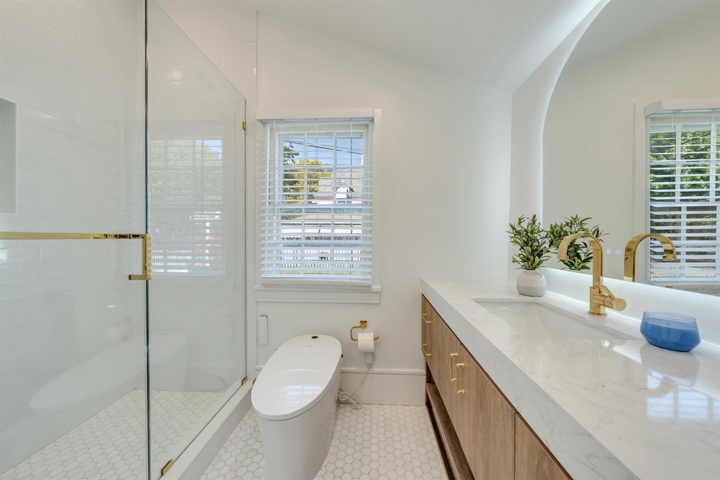 Cape May, New Jersey, 08204, United States, 7 Bedrooms Bedrooms, ,5 BathroomsBathrooms,Residential,Forsale,1967240