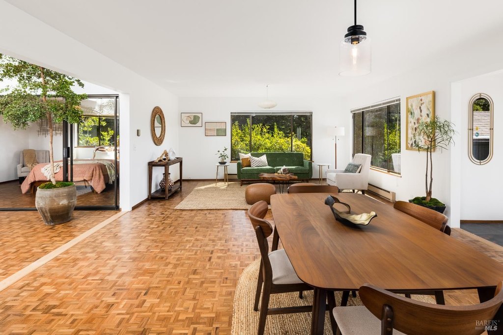 Sebastopol, California, 95472, United States, 4 Bedrooms Bedrooms, ,3 BathroomsBathrooms,Residential,Forsale,1985935