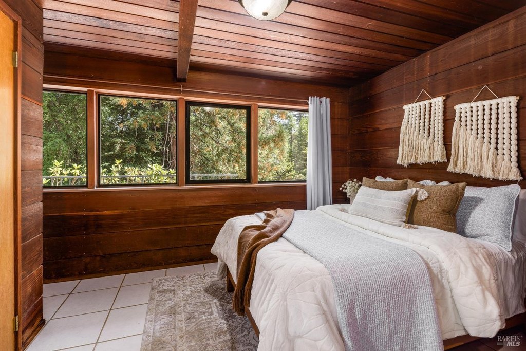 Sebastopol, California, 95472, United States, 4 Bedrooms Bedrooms, ,3 BathroomsBathrooms,Residential,Forsale,1985935