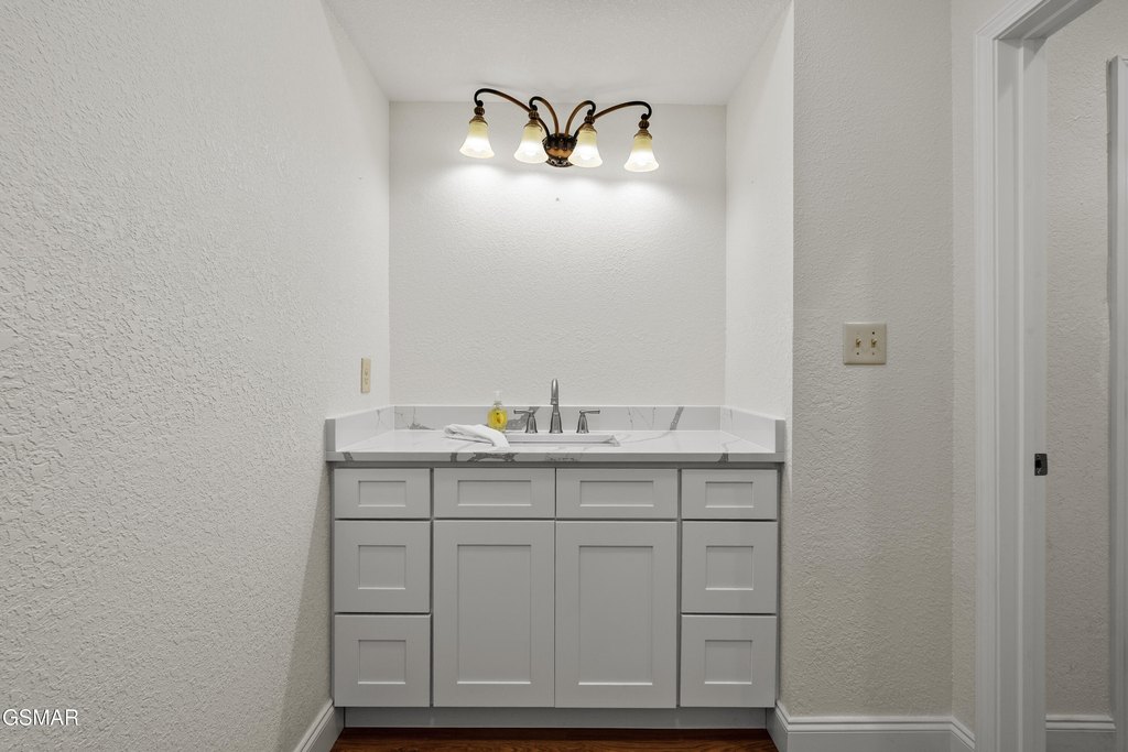 Sevierville, Tennessee, 37862, United States, 4 Bedrooms Bedrooms, ,4.5 BathroomsBathrooms,Residential,Forsale,1999409