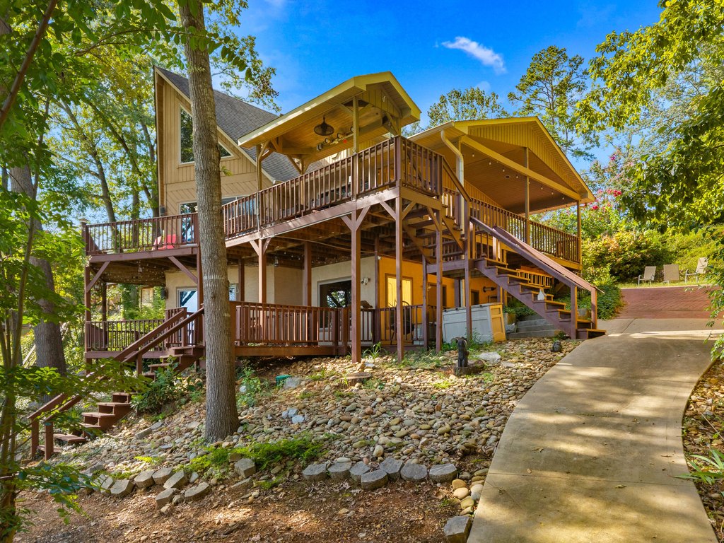 Dandridge, Tennessee, 37725, United States, 2 Bedrooms Bedrooms, ,3.5 BathroomsBathrooms,Residential,Forsale,1962193