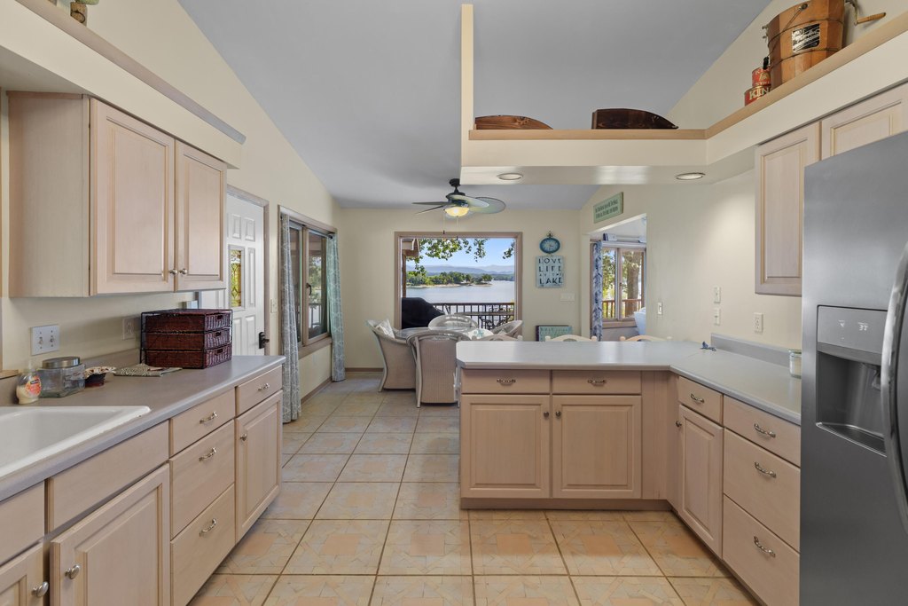 Dandridge, Tennessee, 37725, United States, 2 Bedrooms Bedrooms, ,3.5 BathroomsBathrooms,Residential,Forsale,1962193