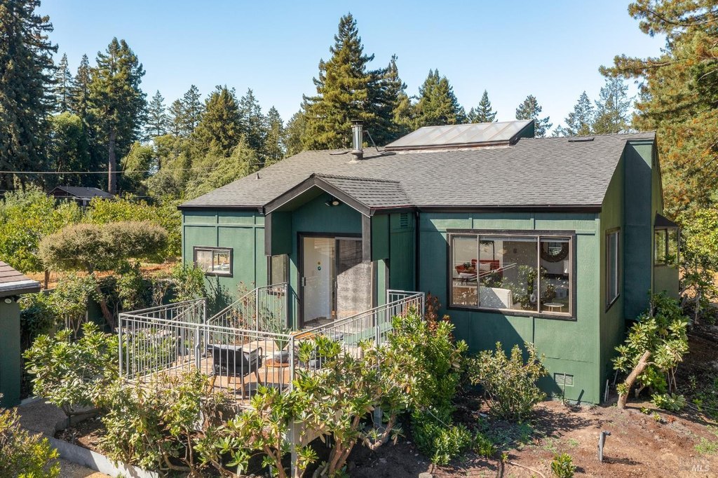 Sebastopol, California, 95472, United States, 4 Bedrooms Bedrooms, ,3 BathroomsBathrooms,Residential,Forsale,1985935