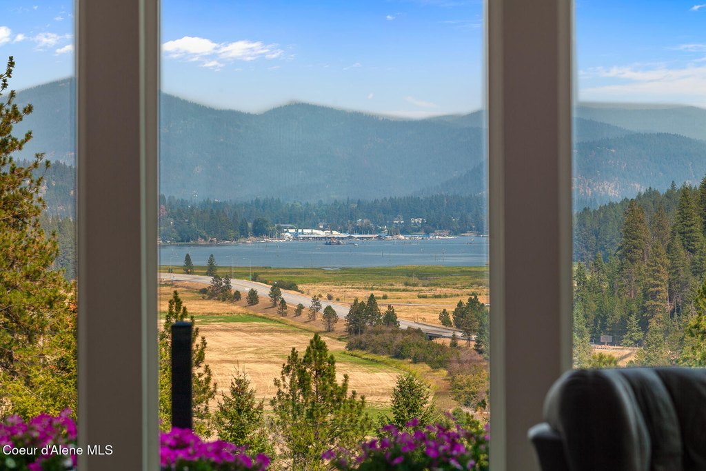 Coeur d'Alene, Idaho, 83814, United States, 3 Bedrooms Bedrooms, ,2 BathroomsBathrooms,Residential,Forsale,1946351