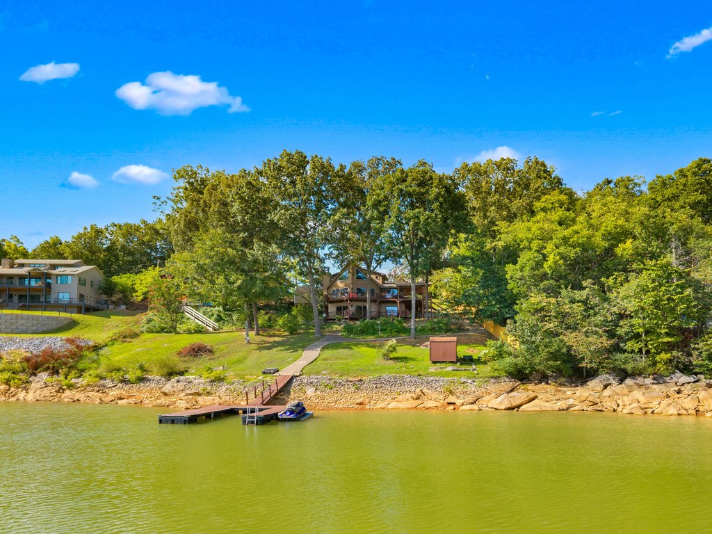 Dandridge, Tennessee, 37725, United States, 2 Bedrooms Bedrooms, ,3.5 BathroomsBathrooms,Residential,Forsale,1962193