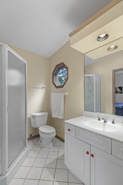 Dandridge, Tennessee, 37725, United States, 2 Bedrooms Bedrooms, ,3.5 BathroomsBathrooms,Residential,Forsale,1962193