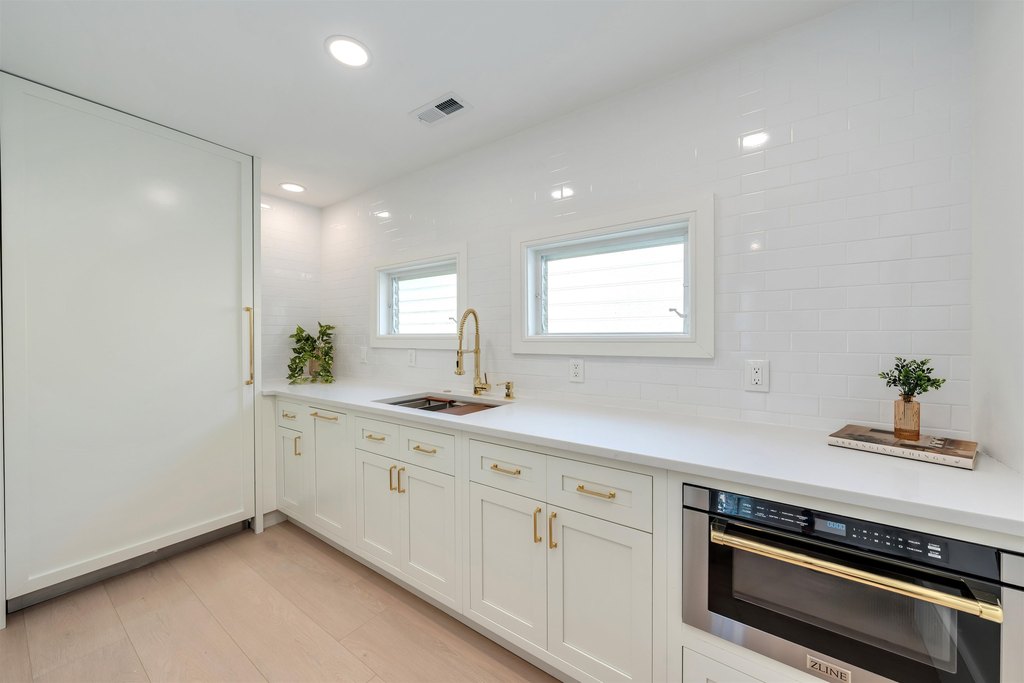 Cape May, New Jersey, 08204, United States, 7 Bedrooms Bedrooms, ,5 BathroomsBathrooms,Residential,Forsale,1967240