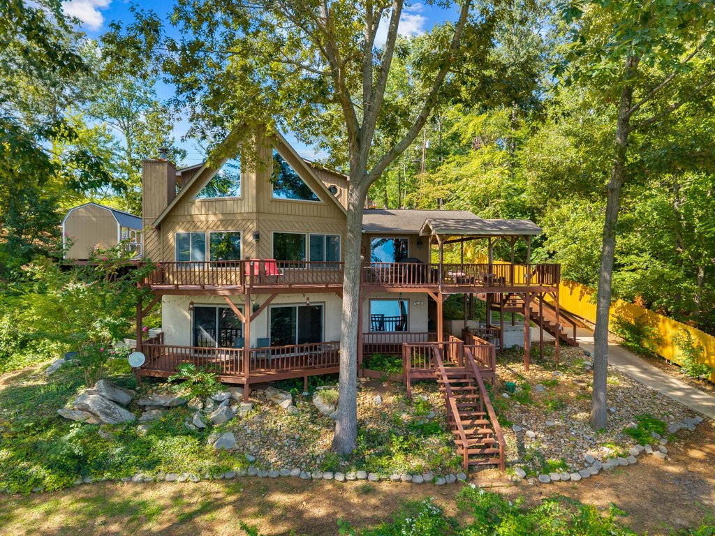 Dandridge, Tennessee, 37725, United States, 2 Bedrooms Bedrooms, ,3.5 BathroomsBathrooms,Residential,Forsale,1962193