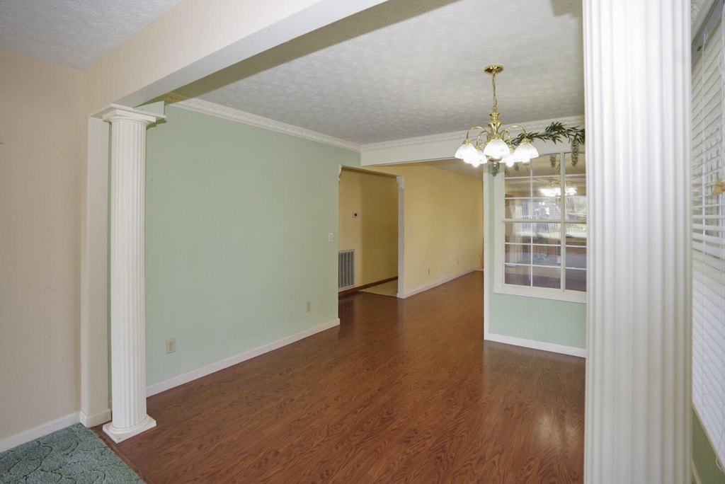 Dandridge, Tennessee, 37725, United States, 3 Bedrooms Bedrooms, ,2 BathroomsBathrooms,Residential,Forsale,1962199