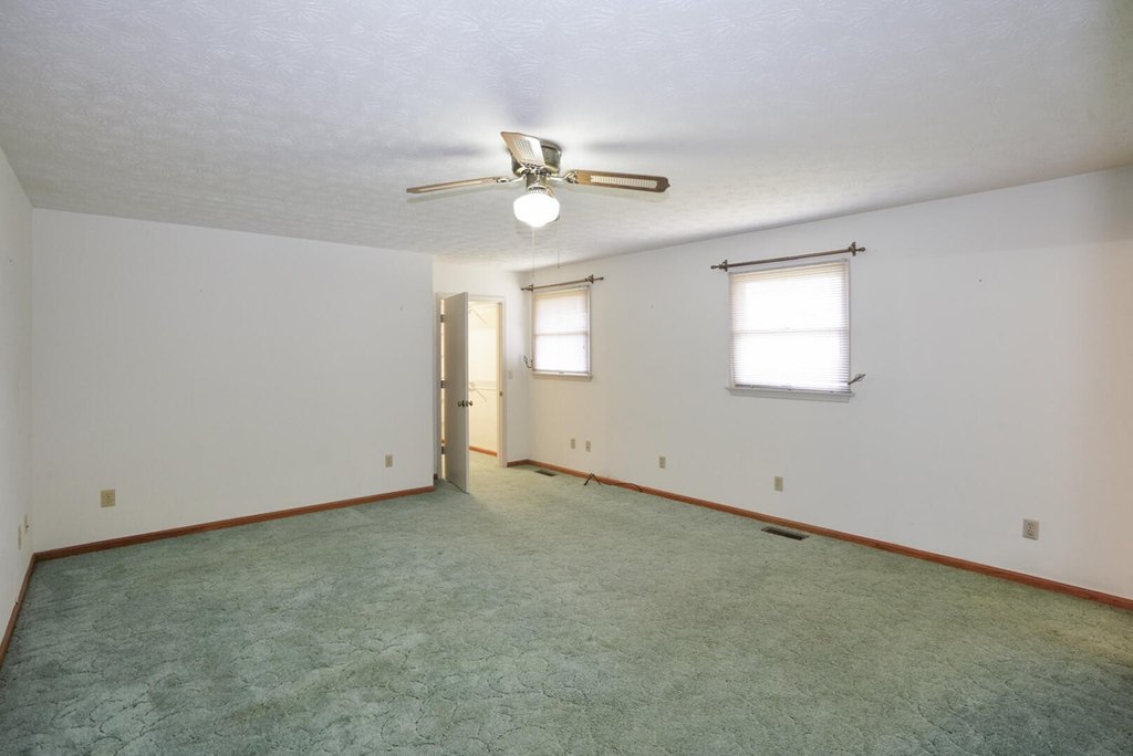 Dandridge, Tennessee, 37725, United States, 3 Bedrooms Bedrooms, ,2 BathroomsBathrooms,Residential,Forsale,1962199