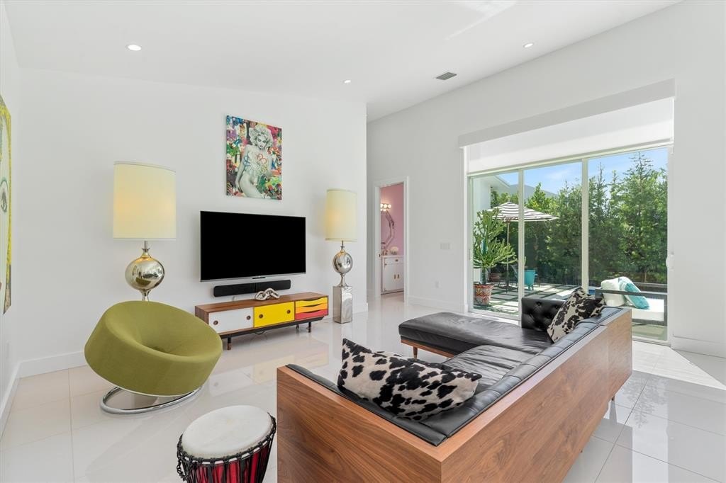 Wilton Manors, Florida, 33305, United States, 3 Bedrooms Bedrooms, ,3.5 BathroomsBathrooms,Residential,Forsale,1884529