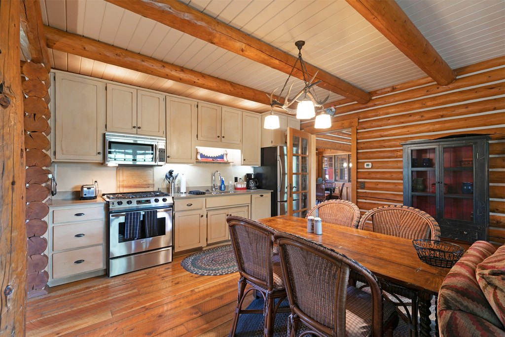 Hamilton, Montana, 59840, United States, 4 Bedrooms Bedrooms, ,4 BathroomsBathrooms,Residential,Forsale,1944340