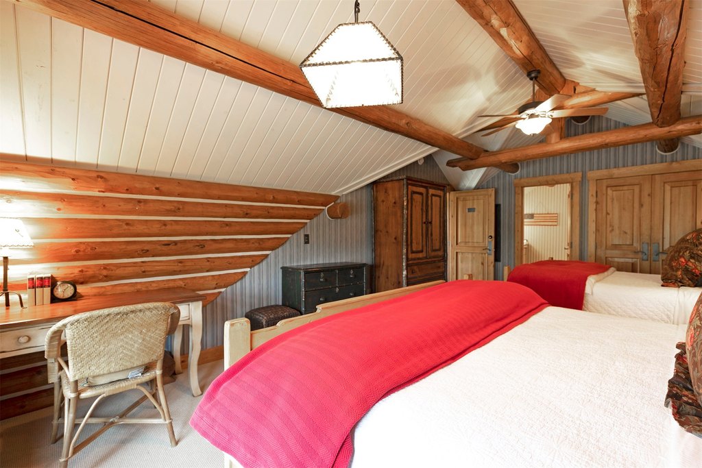 Hamilton, Montana, 59840, United States, 4 Bedrooms Bedrooms, ,4 BathroomsBathrooms,Residential,Forsale,1944340