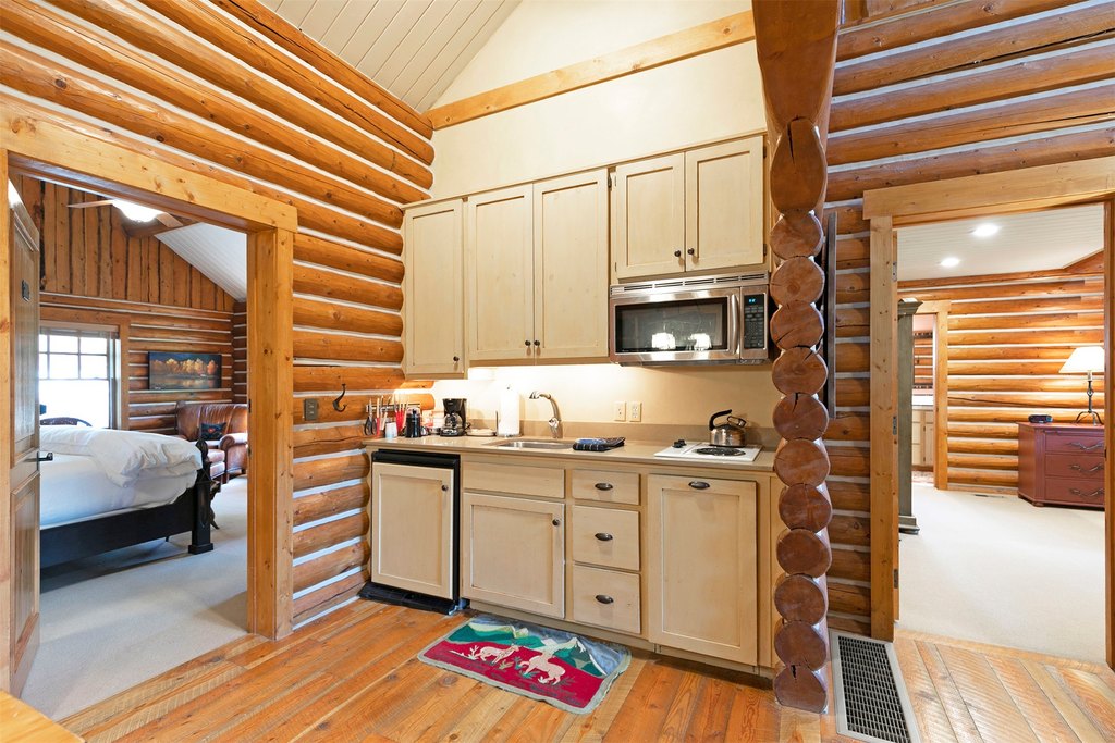 Hamilton, Montana, 59840, United States, 4 Bedrooms Bedrooms, ,4 BathroomsBathrooms,Residential,Forsale,1944340