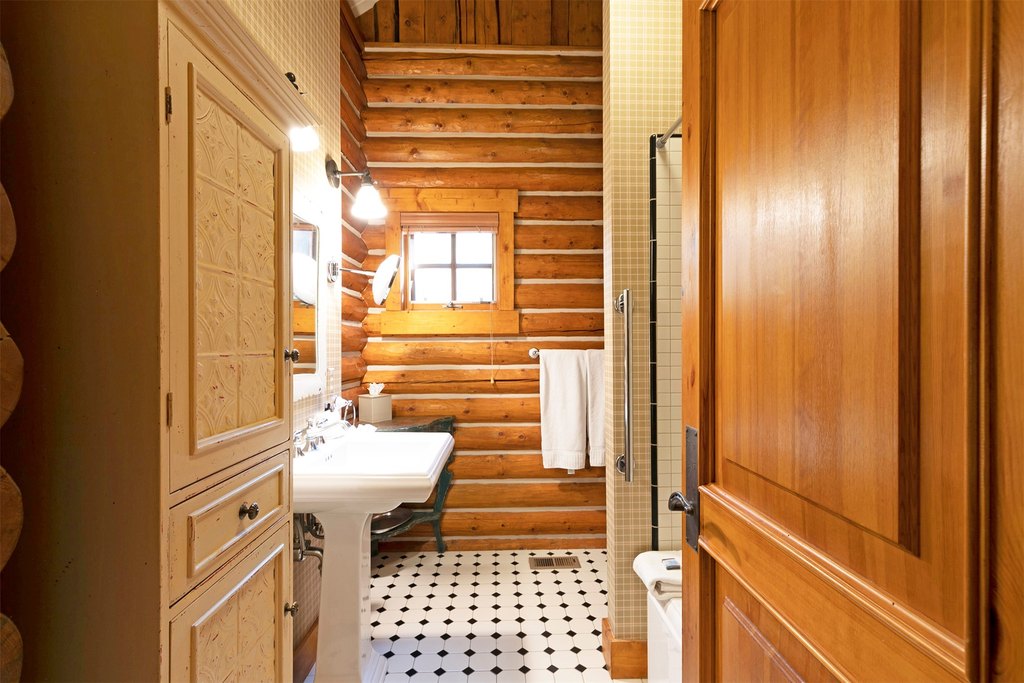 Hamilton, Montana, 59840, United States, 4 Bedrooms Bedrooms, ,4 BathroomsBathrooms,Residential,Forsale,1944340