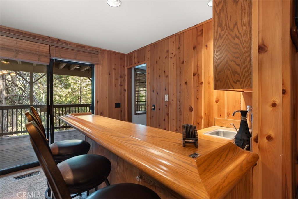 Lake Arrowhead, California, 92352, United States, 5 Bedrooms Bedrooms, ,3.5 BathroomsBathrooms,Residential,Forsale,1953304