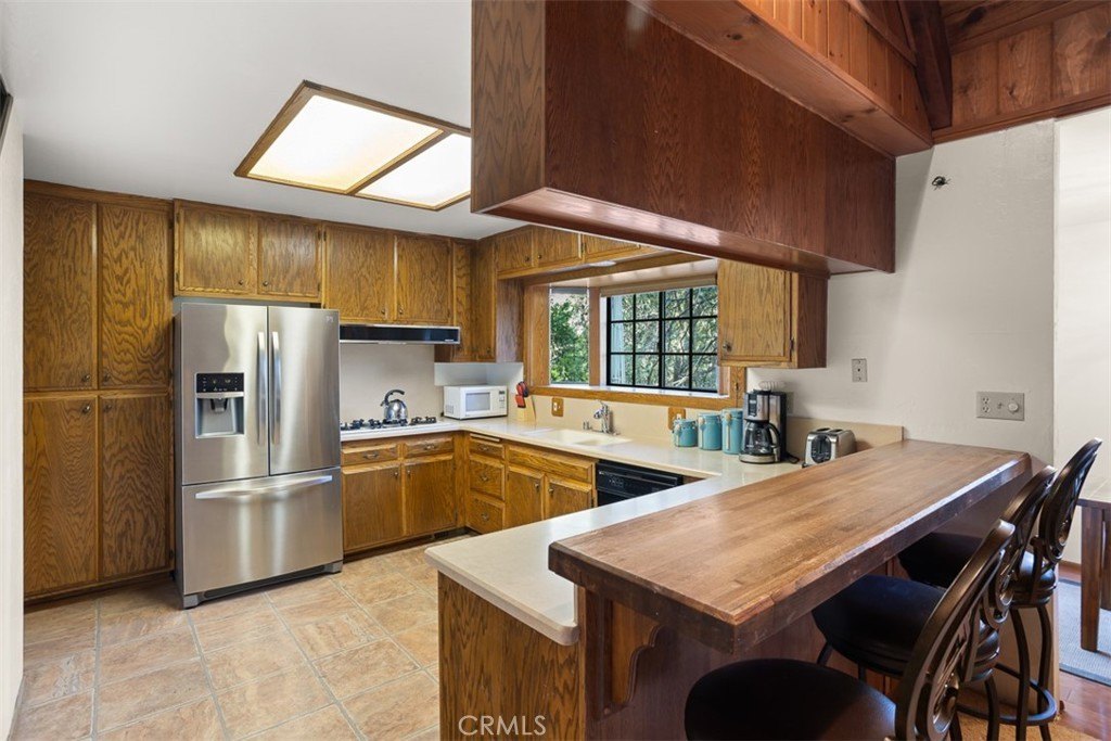 Lake Arrowhead, California, 92352, United States, 5 Bedrooms Bedrooms, ,3.5 BathroomsBathrooms,Residential,Forsale,1953304