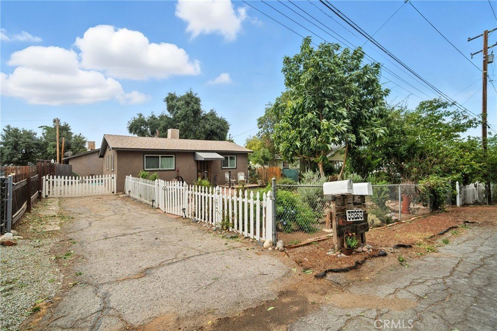 Yucaipa, California, 92399, United States, 2 Bedrooms Bedrooms, ,1 BathroomBathrooms,Residential,Forsale,1992752