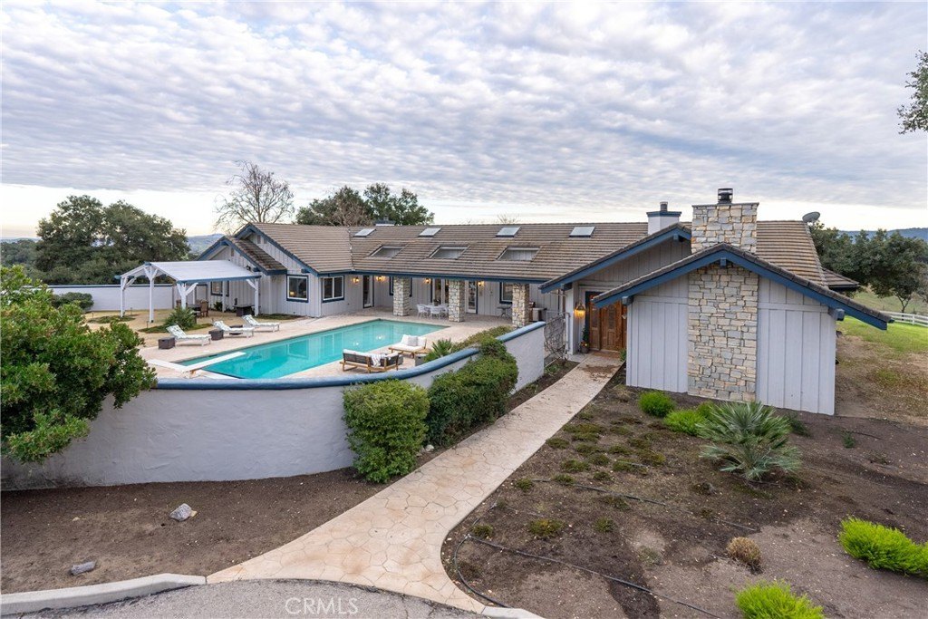 Paso Robles, California, 93446, United States, 6 Bedrooms Bedrooms, ,4.5 BathroomsBathrooms,Residential,Forsale,1899799