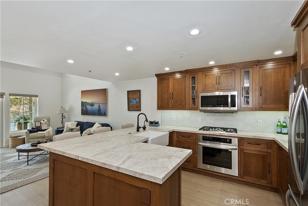Lake Arrowhead, California, 92352, United States, 2 Bedrooms Bedrooms, ,2 BathroomsBathrooms,Residential,Forsale,1953300