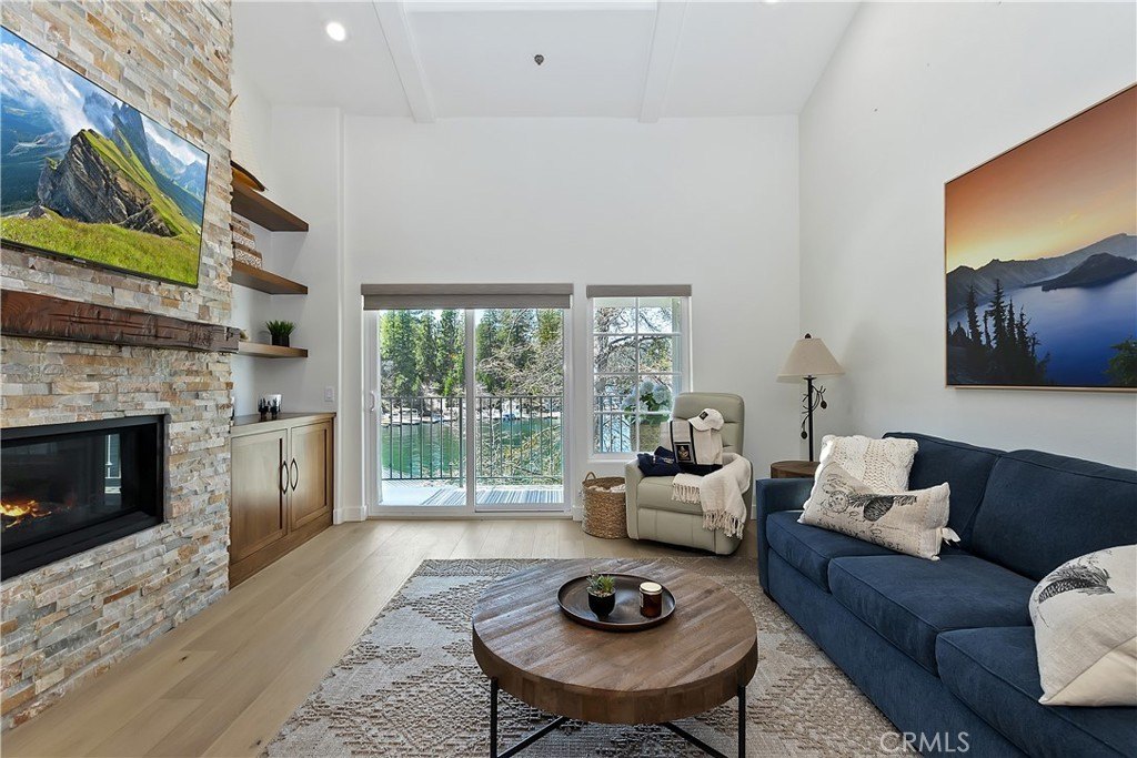 Lake Arrowhead, California, 92352, United States, 2 Bedrooms Bedrooms, ,2 BathroomsBathrooms,Residential,Forsale,1953300