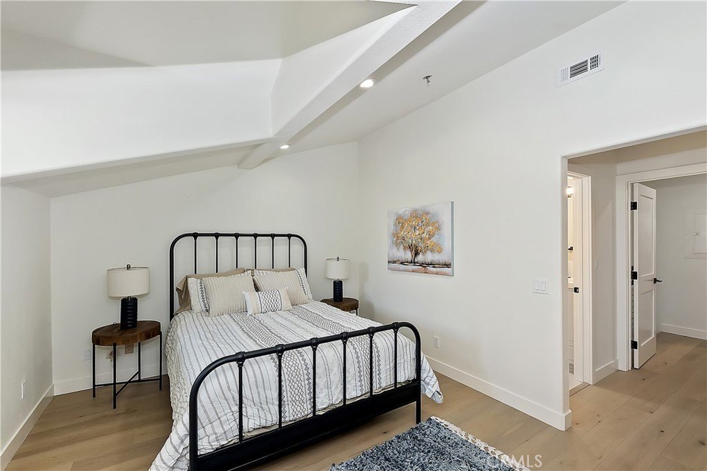 Lake Arrowhead, California, 92352, United States, 2 Bedrooms Bedrooms, ,2 BathroomsBathrooms,Residential,Forsale,1953300