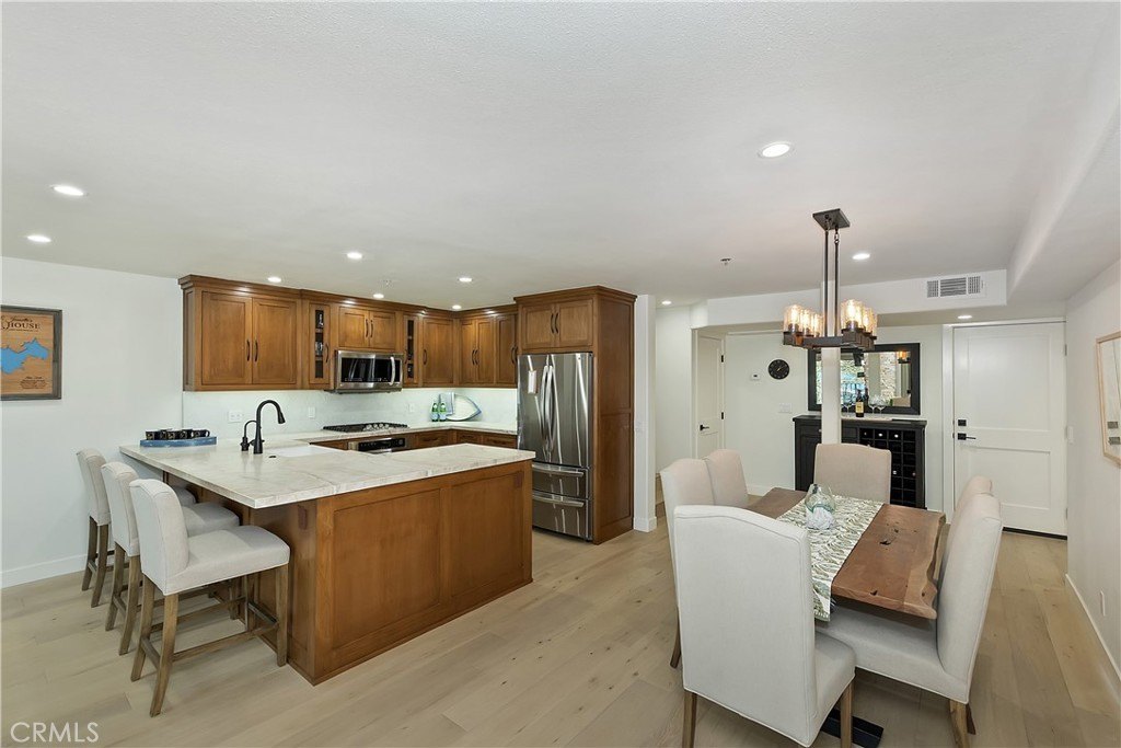 Lake Arrowhead, California, 92352, United States, 2 Bedrooms Bedrooms, ,2 BathroomsBathrooms,Residential,Forsale,1953300