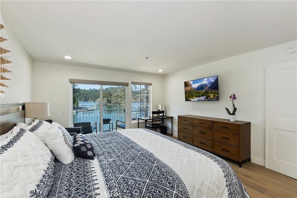 Lake Arrowhead, California, 92352, United States, 2 Bedrooms Bedrooms, ,2 BathroomsBathrooms,Residential,Forsale,1953300