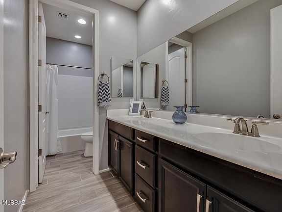 Oro Valley, Arizona, 85737, United States, 5 Bedrooms Bedrooms, ,4 BathroomsBathrooms,Residential,Forsale,1946071