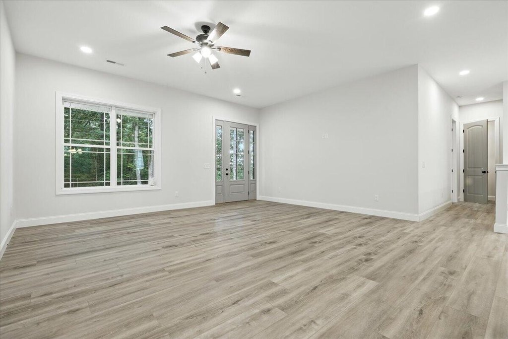 Talbott, Tennessee, 37877, United States, 3 Bedrooms Bedrooms, ,2.5 BathroomsBathrooms,Residential,Forsale,1986958