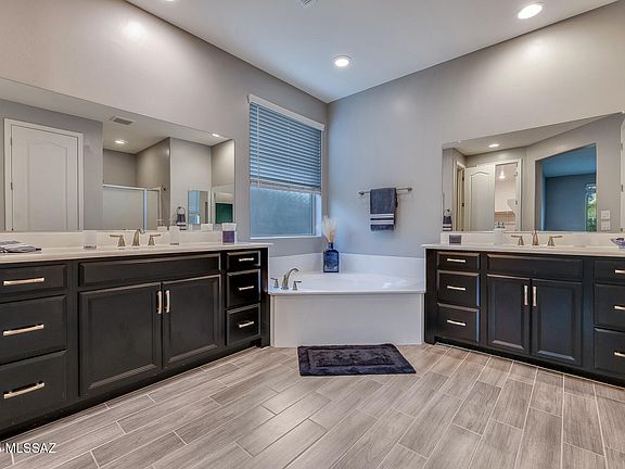 Oro Valley, Arizona, 85737, United States, 5 Bedrooms Bedrooms, ,4 BathroomsBathrooms,Residential,Forsale,1946071