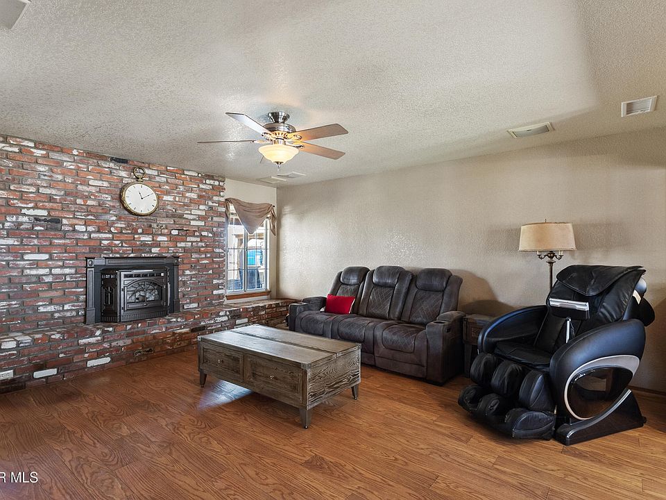 Lancaster, California, 93536, United States, 3 Bedrooms Bedrooms, ,3 BathroomsBathrooms,Residential,Forsale,1987287