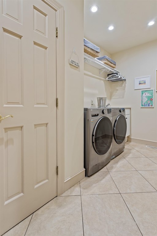 Hampton, New Hampshire, 03842, United States, 4 Bedrooms Bedrooms, ,3.5 BathroomsBathrooms,Residential,Forsale,1952920