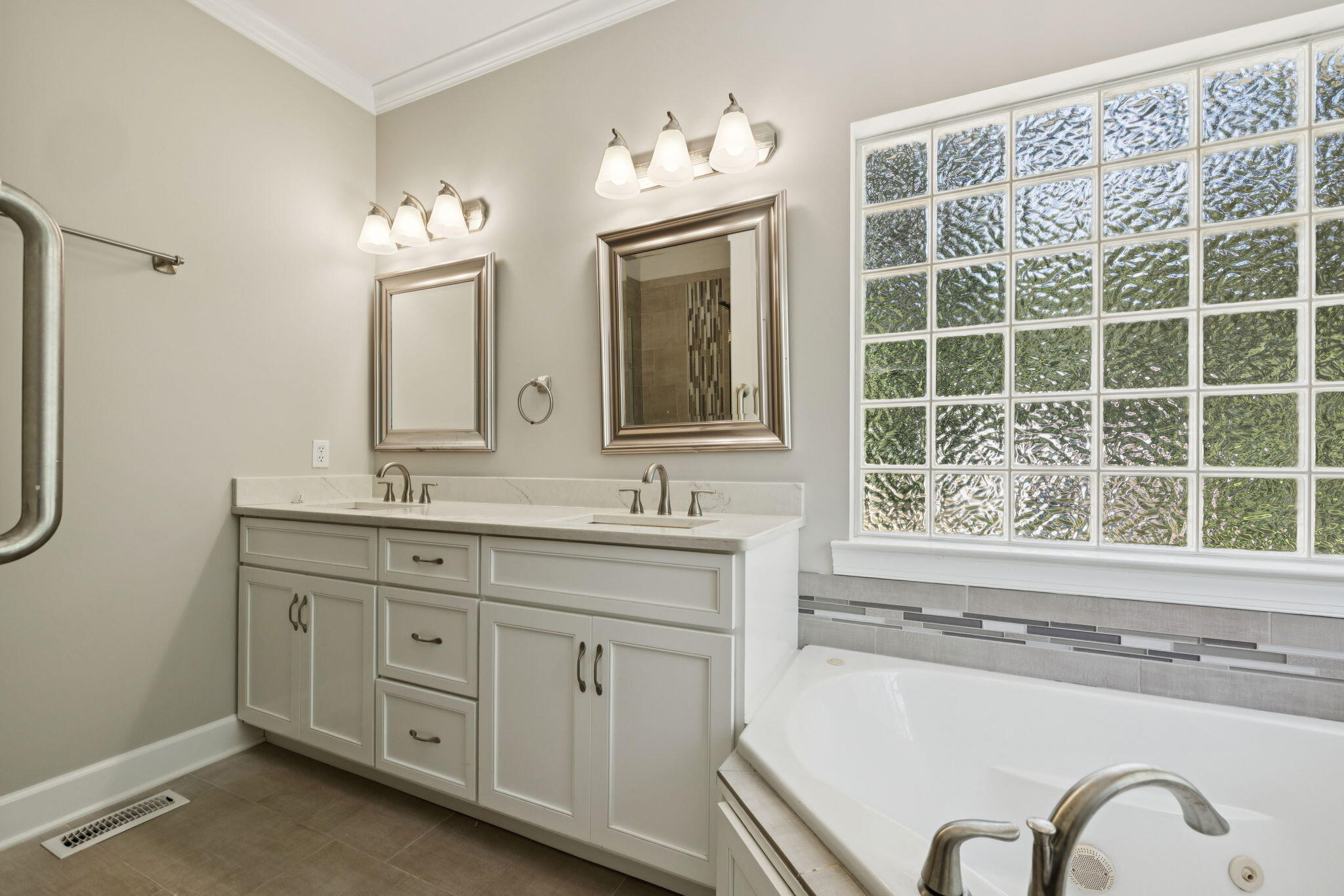 Harrison, Tennessee, 37341, United States, 4 Bedrooms Bedrooms, ,3 BathroomsBathrooms,Residential,Forsale,1946803